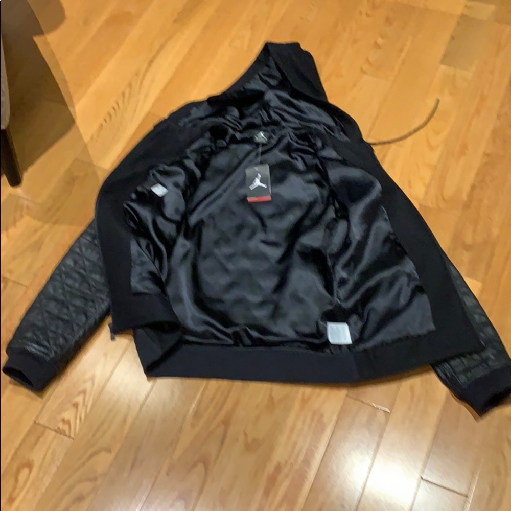 Leather jacket - Picture 2 of 3